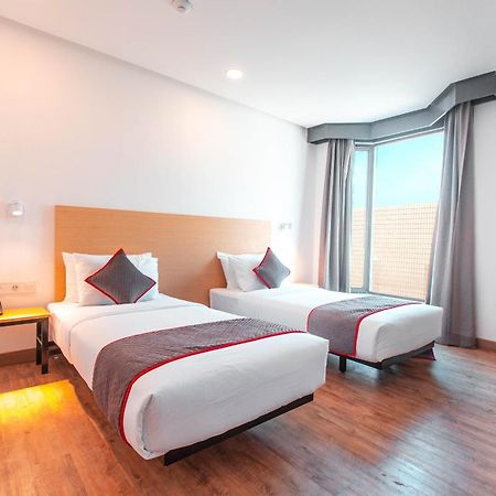 Super Oyo Townhouse 1 Hotel Salemba Yakarta Exterior foto
