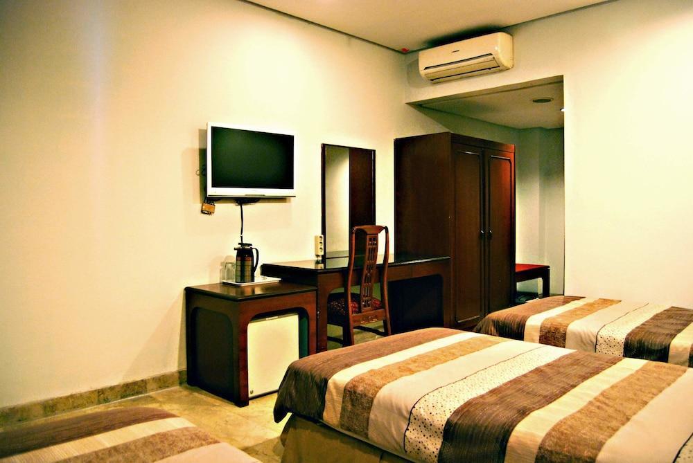 Super Oyo Townhouse 1 Hotel Salemba Yakarta Exterior foto