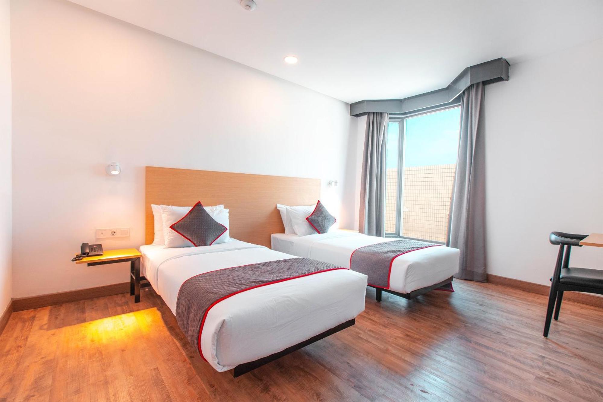Super Oyo Townhouse 1 Hotel Salemba Yakarta Exterior foto