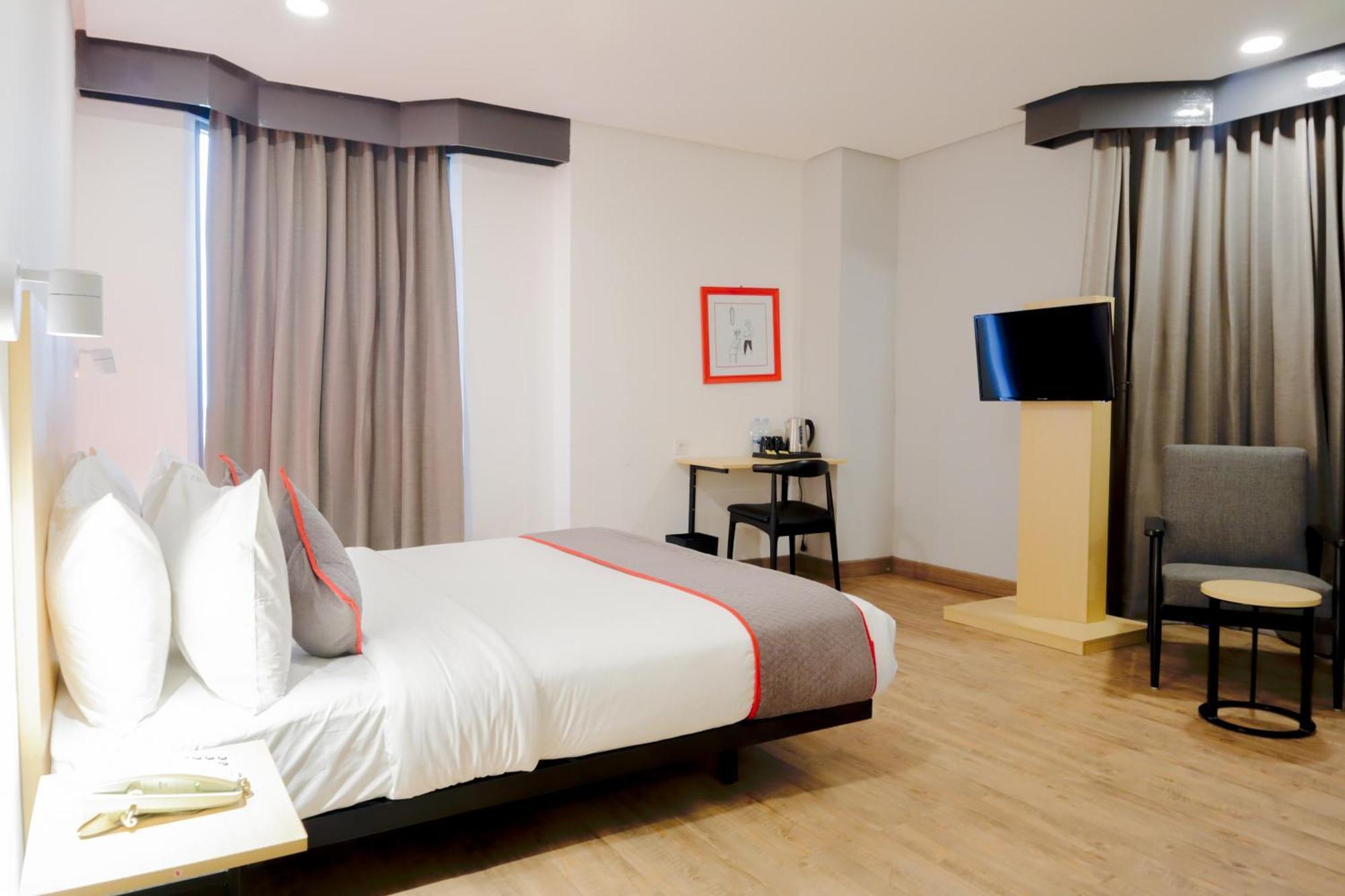Super Oyo Townhouse 1 Hotel Salemba Yakarta Exterior foto